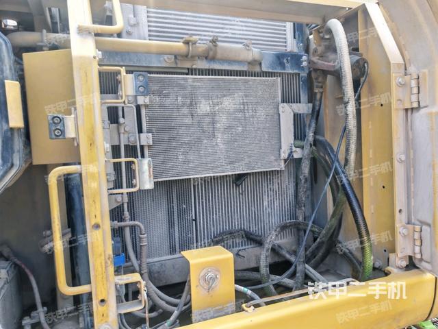 散熱器正面(大件艙室) 散熱器正面(大件艙室)