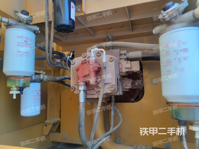 液壓泵艙室正面整體（整機(jī)外觀）