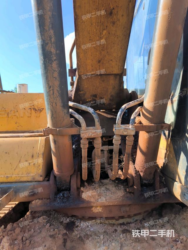 大臂根部 斜视（工作和回转装置）