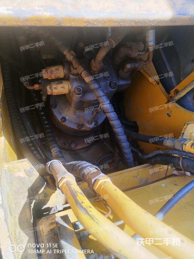 中央回转接头特写（上车部件）