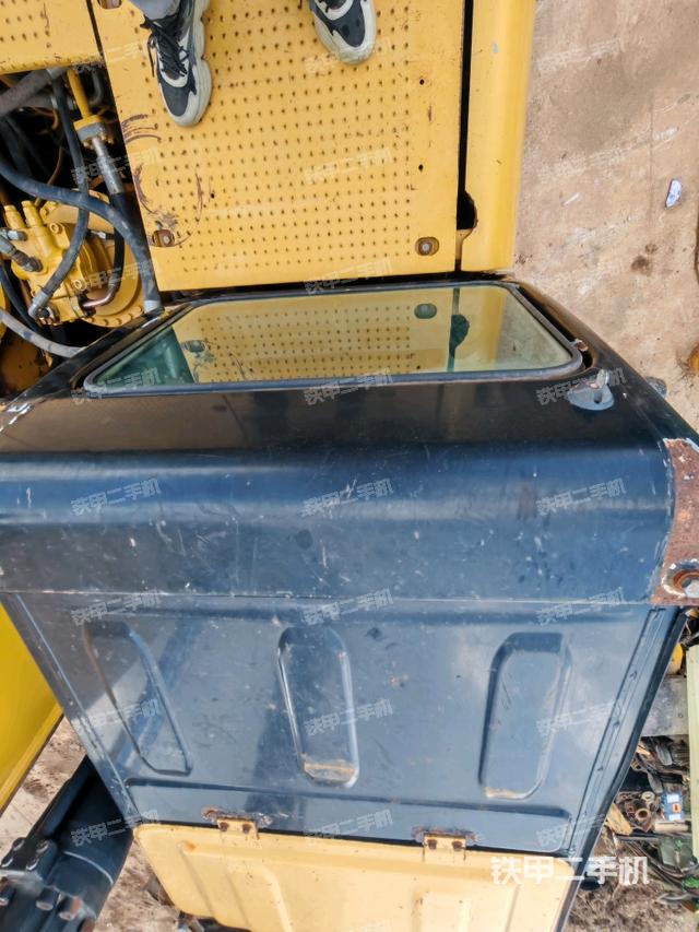 驾驶室顶部（整机外观）