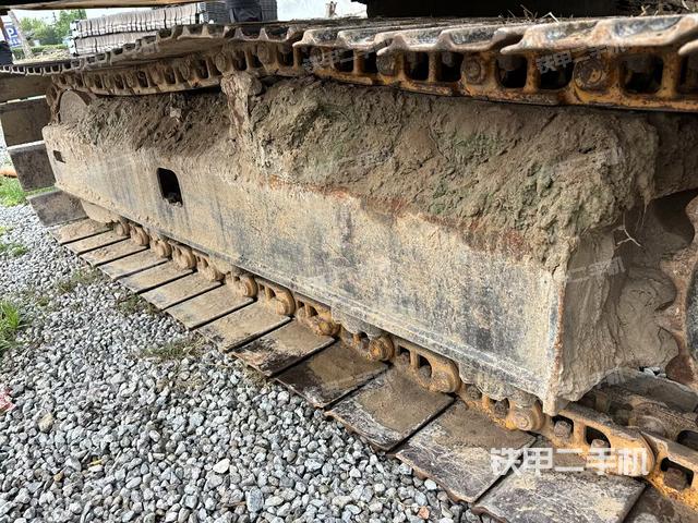 單側(cè)履帶整體（整機(jī)外觀）