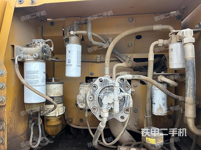 液壓泵艙室正面整體(整機(jī)外觀(guān)) 液壓泵艙室正面整體(整機(jī)外觀(guān))