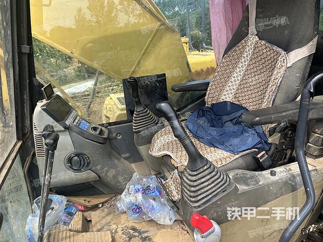 駕駛室整體（整機外觀）