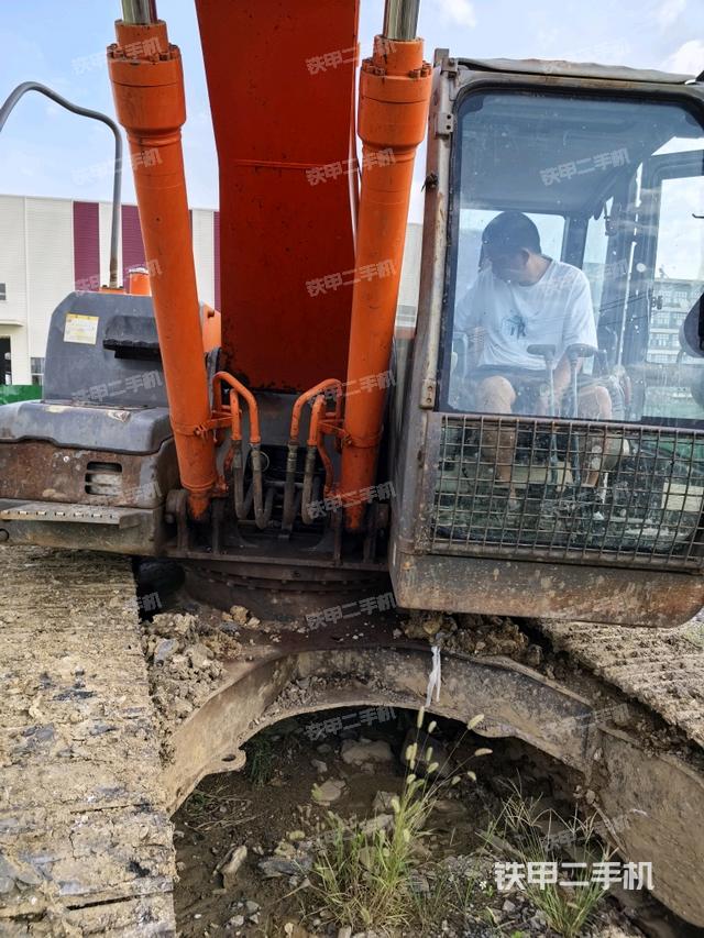 大臂油缸整體?豎拍（工作和回轉(zhuǎn)裝置）