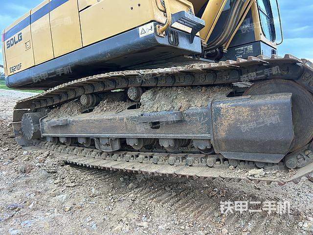 單側(cè)履帶整體(整機(jī)外觀(guān)) 單側(cè)履帶整體(整機(jī)外觀(guān))