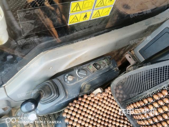 座椅右侧控制台/钥匙门/油门/含右手柄（驾驶室部分）