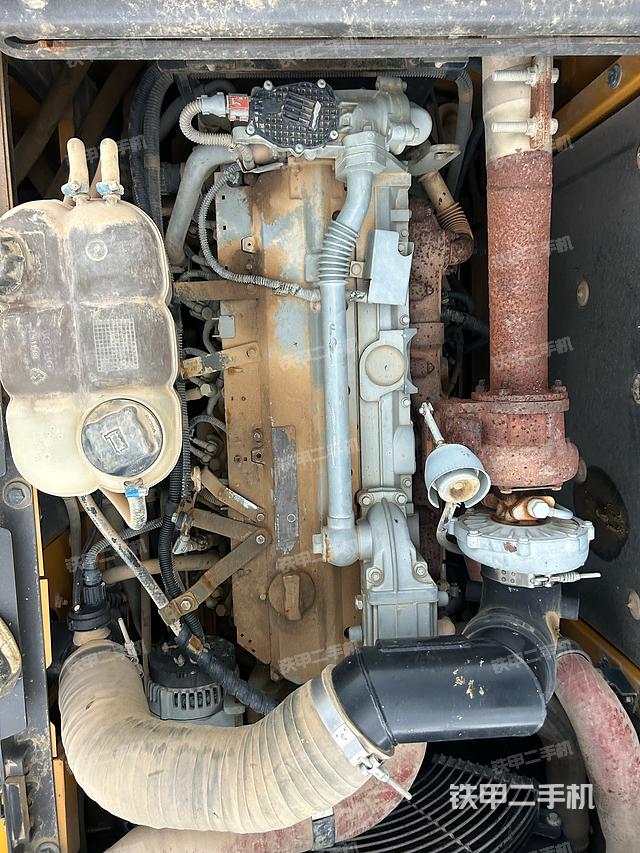 發(fā)動(dòng)機(jī)整體俯視(整機(jī)外觀(guān)) 發(fā)動(dòng)機(jī)整體俯視(整機(jī)外觀(guān))