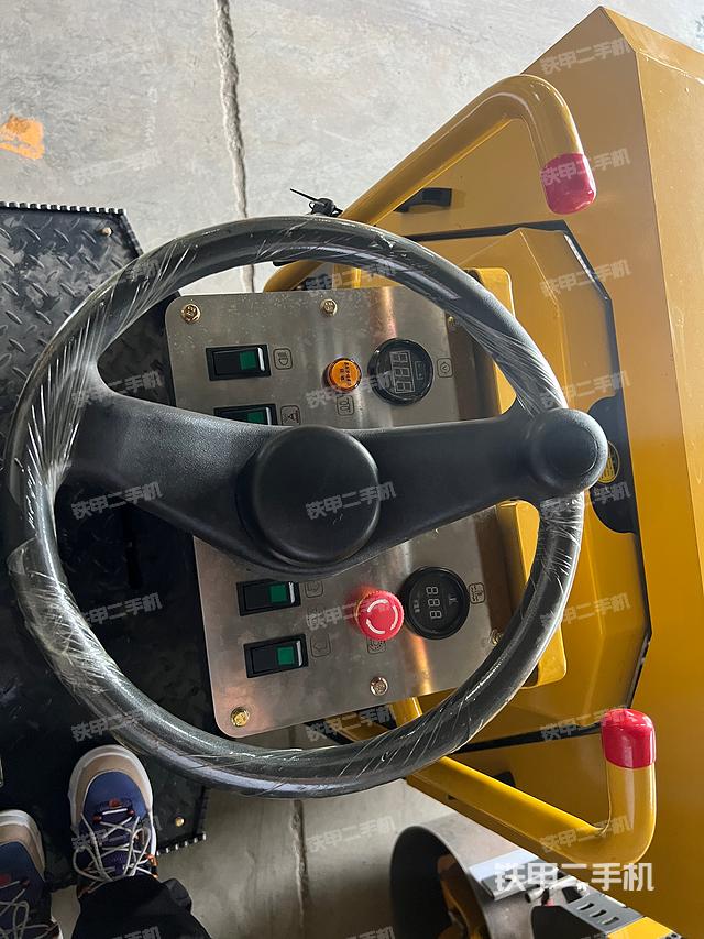 驾驶室操作台（设备外观及核心部件）