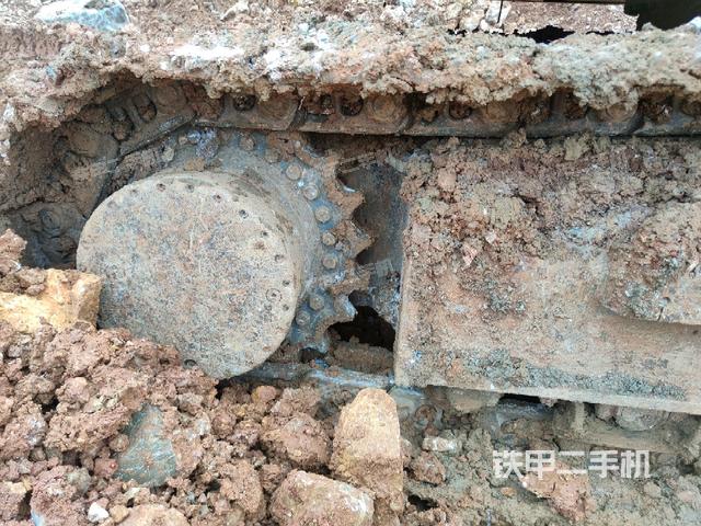 右驅(qū)動輪（行走機構(gòu)）