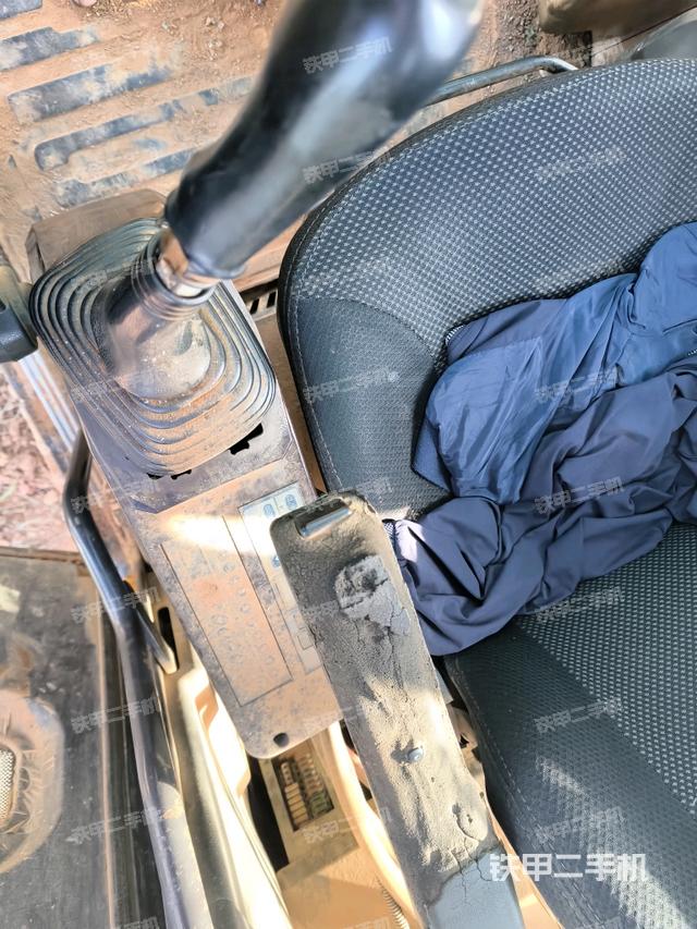 后窗玻璃角标（驾驶室部分）