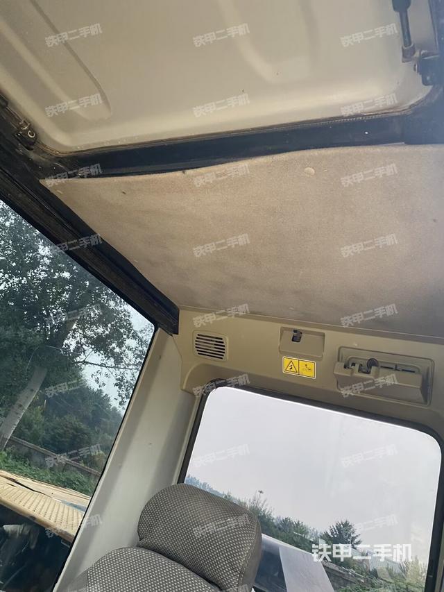 驾驶室顶部（整机外观）