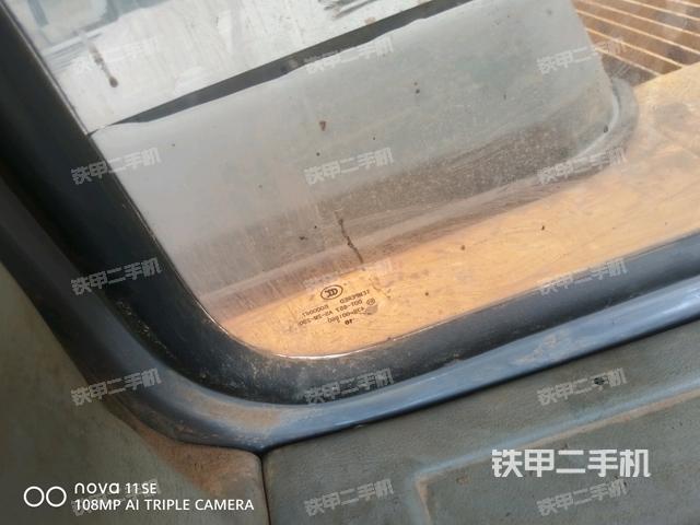 后窗玻璃角标（驾驶室部分）