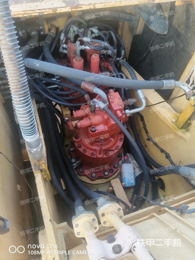 回转马达和主控阀（整机外观）