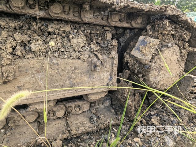 右驅(qū)動輪（行走機構(gòu)）