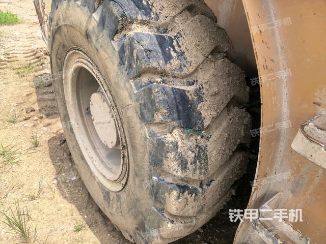 右前轮（行走机构）