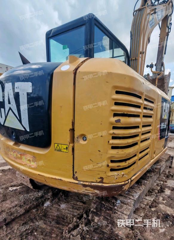 駕駛室整體(整機(jī)外觀) 駕駛室整體(整機(jī)外觀)