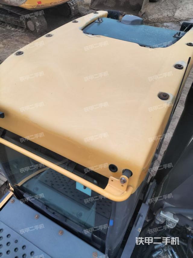 驾驶室顶部（整机外观）