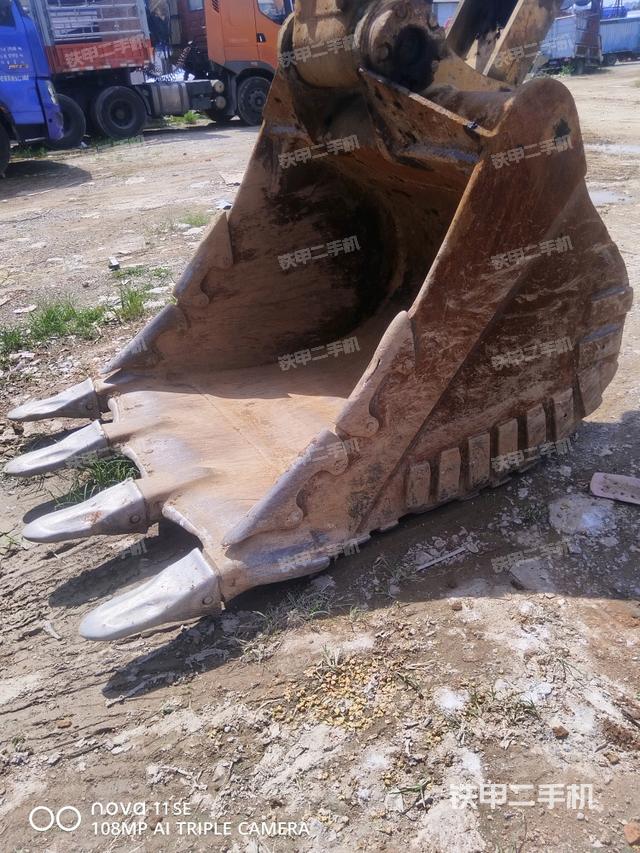 铲斗右后整体（工作和回转装置）