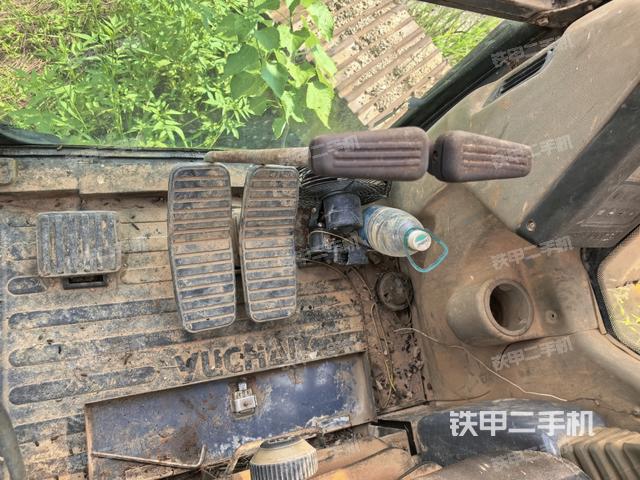 后窗玻璃角标（驾驶室部分）