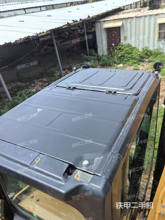 驾驶室顶部（整机外观）