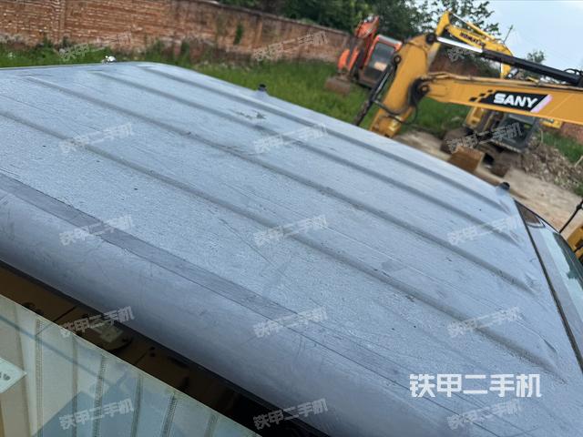 驾驶室顶部（整机外观）