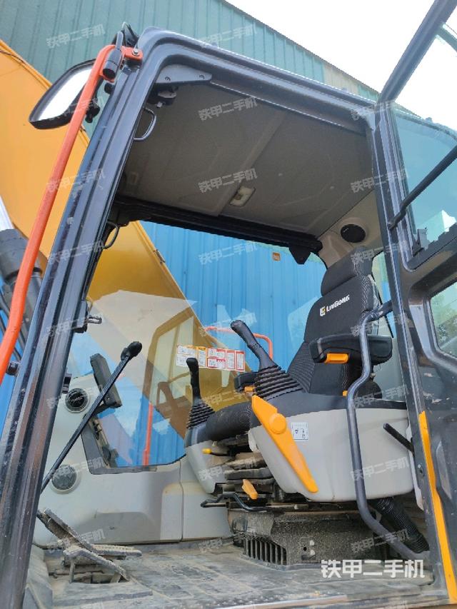 駕駛室整體（整機(jī)外觀）