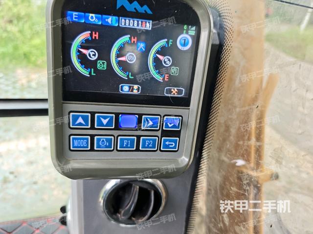 座椅右侧控制台/钥匙门/油门/含右手柄（驾驶室部分）