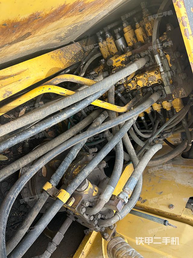 回轉馬達和主控閥（整機外觀）