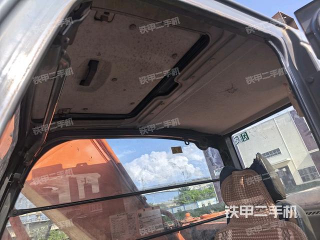 左后方玻璃角標(biāo)（駕駛室部分）