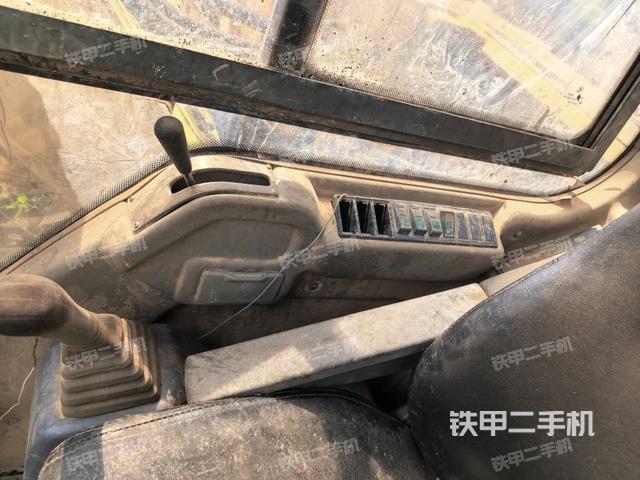 座椅右侧控制台/钥匙门/油门/含右手柄（驾驶室部分）