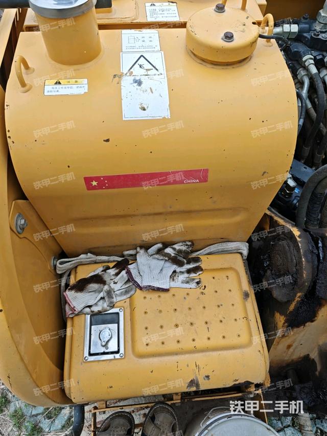 转盘和下车架正前（工作和回转装置）