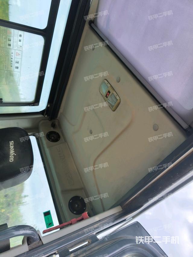 座椅左侧控制台/音响/含左手柄（驾驶室部分）