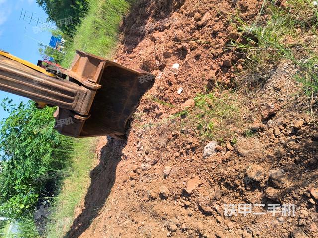 大臂油缸整体 竖拍（工作和回转装置）