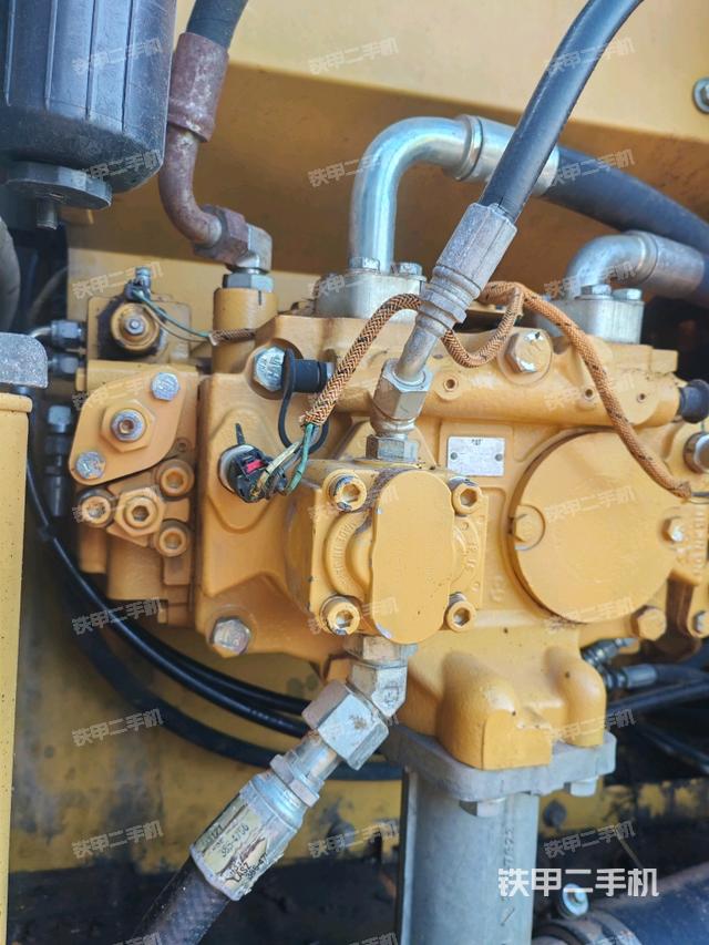 液壓泵斜45?左（大件艙室）