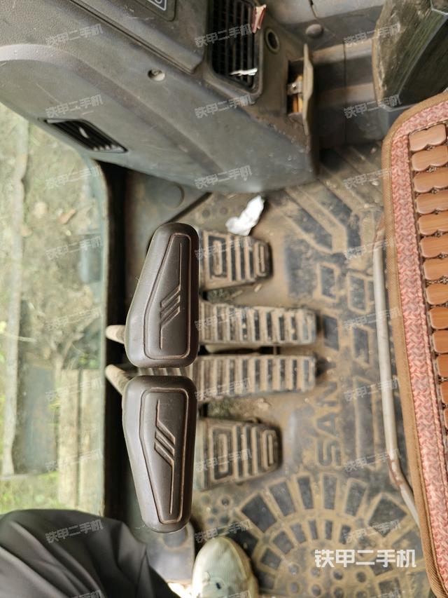 后窗玻璃角標(biāo)（駕駛室部分）