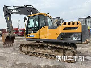 沃尔沃EC220DL挖掘机实拍图片