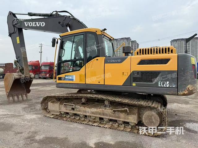 沃尔沃EC220DL挖掘机