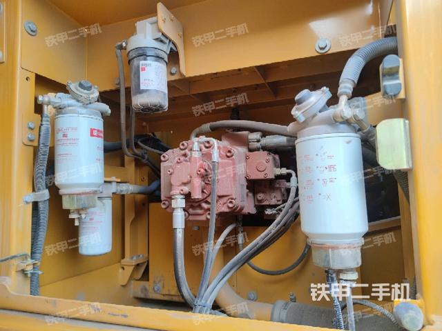 液壓泵艙室正面整體（整機(jī)外觀）