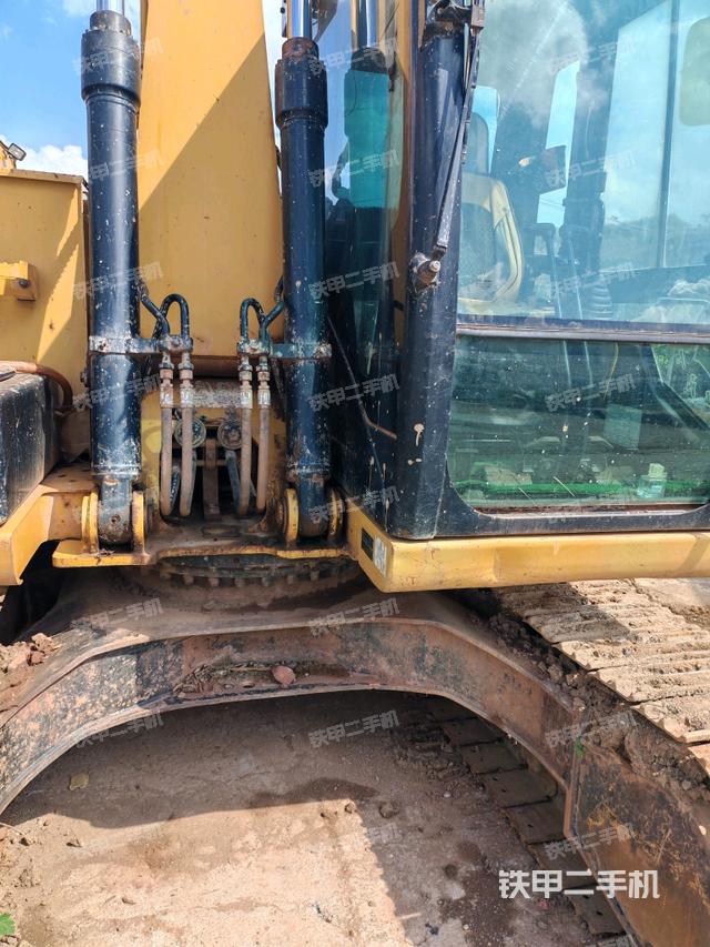 驾驶室顶部（整机外观）