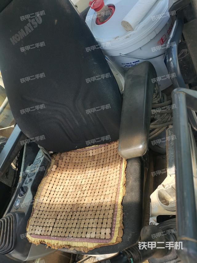 座椅右侧控制台/钥匙门/油门/含右手柄（驾驶室部分）