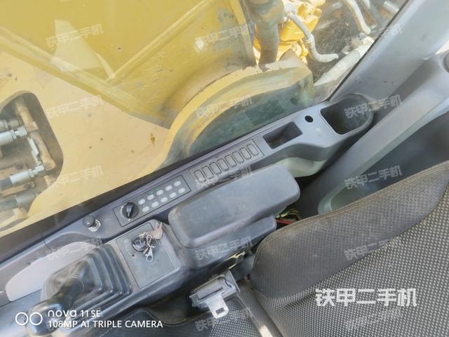 座椅左侧控制台/音响/含左手柄（驾驶室部分）