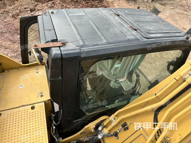 驾驶室顶部（整机外观）