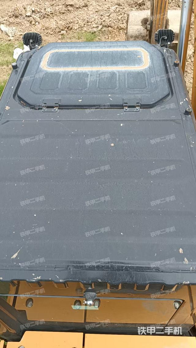 驾驶室顶部（整机外观）