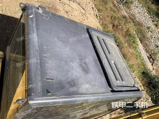 驾驶室顶部（整机外观）