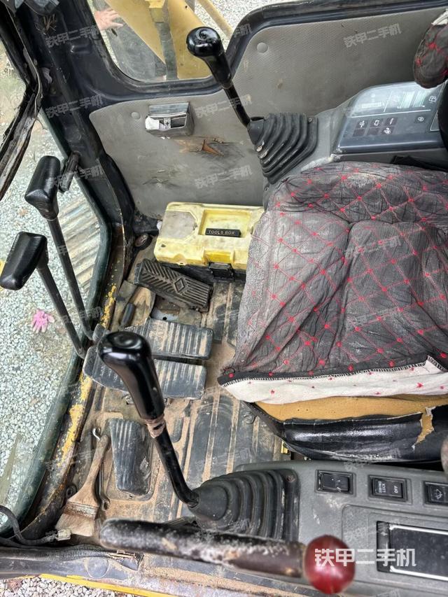 駕駛室整體（整機(jī)外觀）