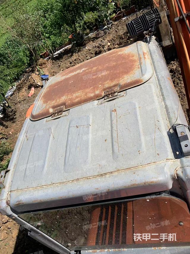 驾驶室顶部（整机外观）