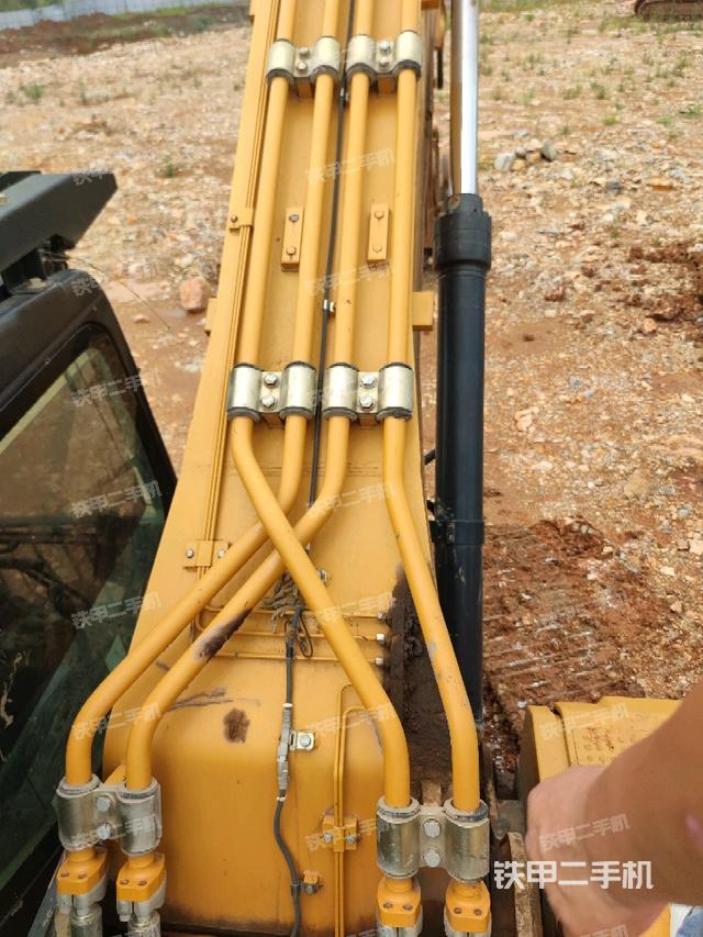 大臂背部俯視（工作和回轉(zhuǎn)裝置）