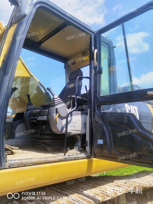 右侧玻璃角标（驾驶室部分）