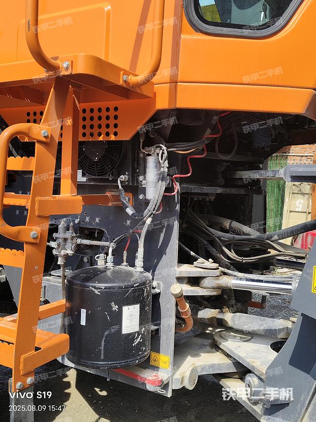 发动机右侧（整机外观及大件）